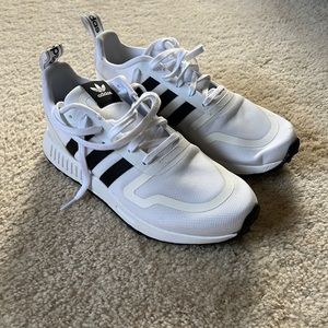 Adidas Sneakers. Super clean, LIKE NEW